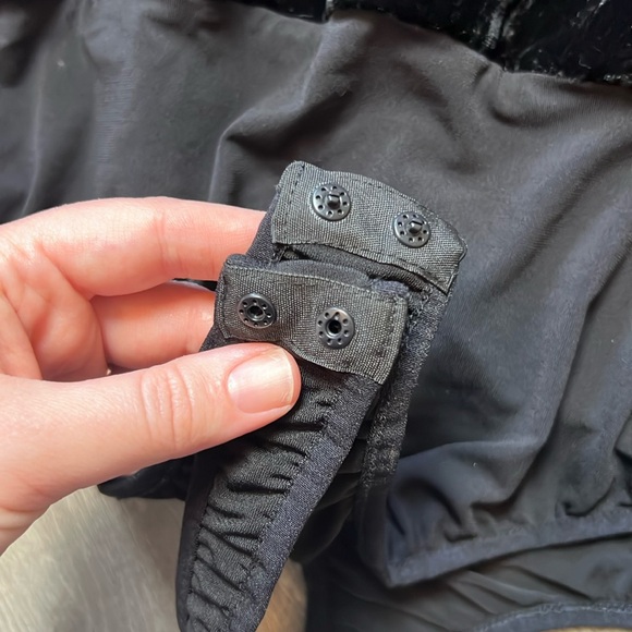 Good American Deep V Plunging Velvet Wrap Bodysuit - Picture 9 of 11